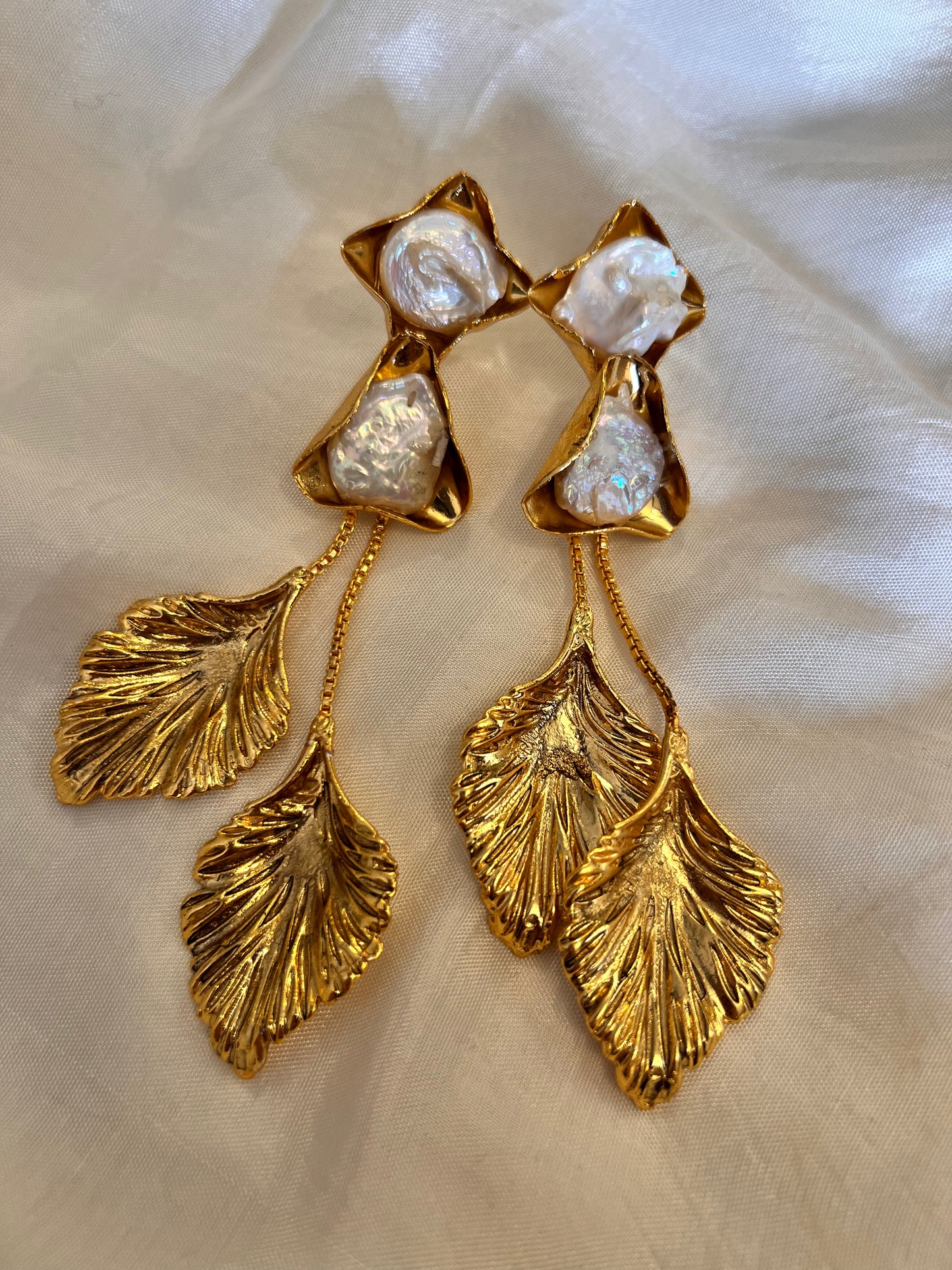 Twisted - white earrings